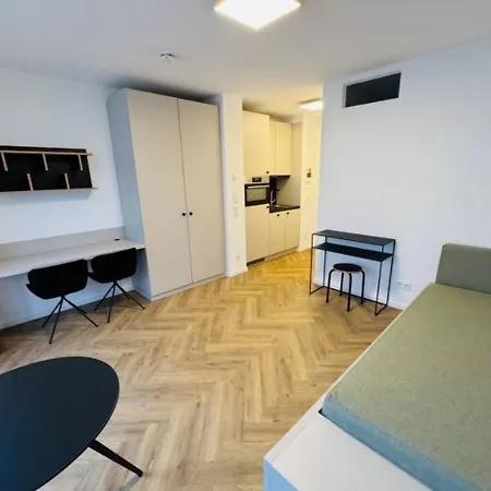 Modernes Apartment, Perfekte Lage In Berlin-adlershof