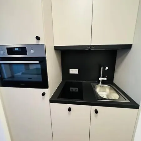 Skyline Adlershof - Premium Design And Full Kitchen Appartement Berlijn